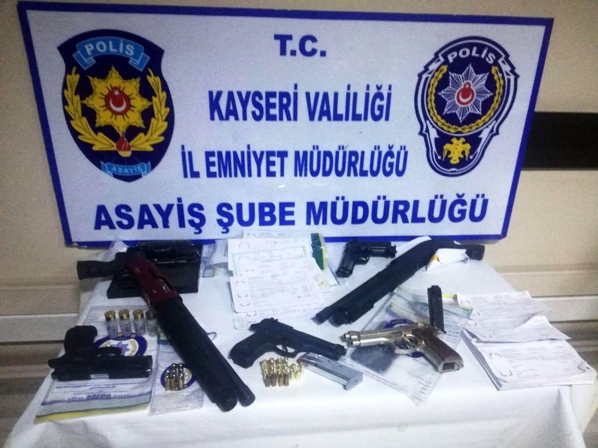 Araç kiralayanları dolandıran 12 kişilik suç şebekesi çökertildi