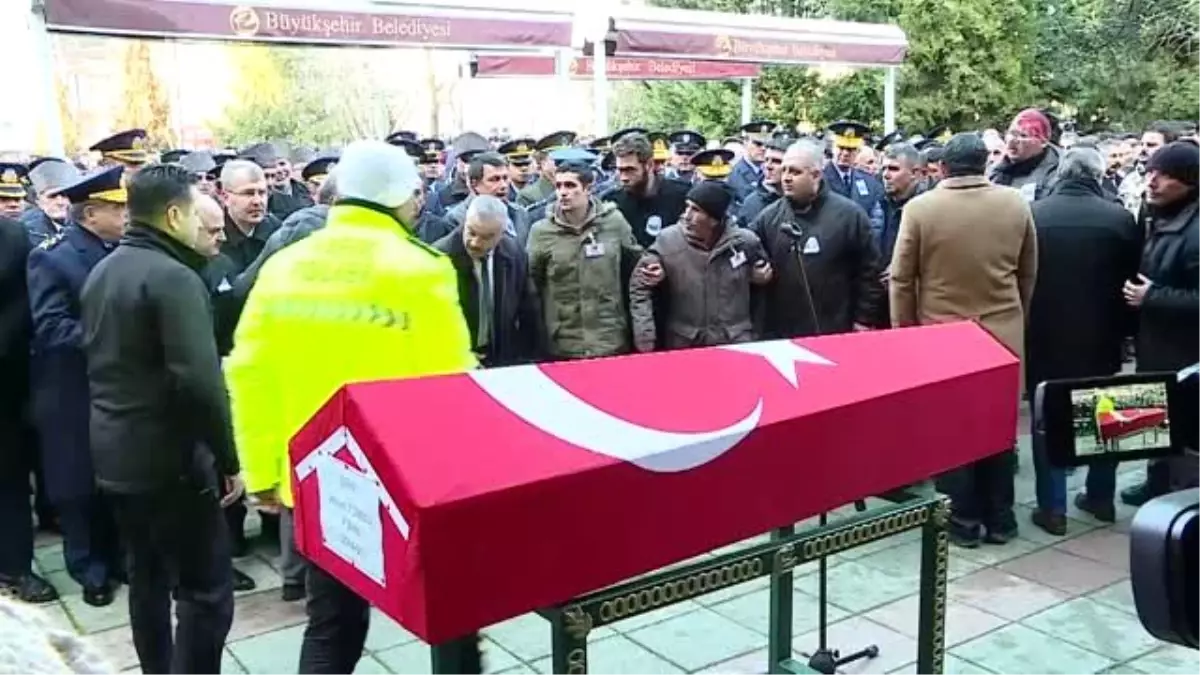 Barış Pınarı Harekatı Bölgesi\'nde şehit olan Piyade Binbaşı Tombul son yolculuğuna uğurlandı