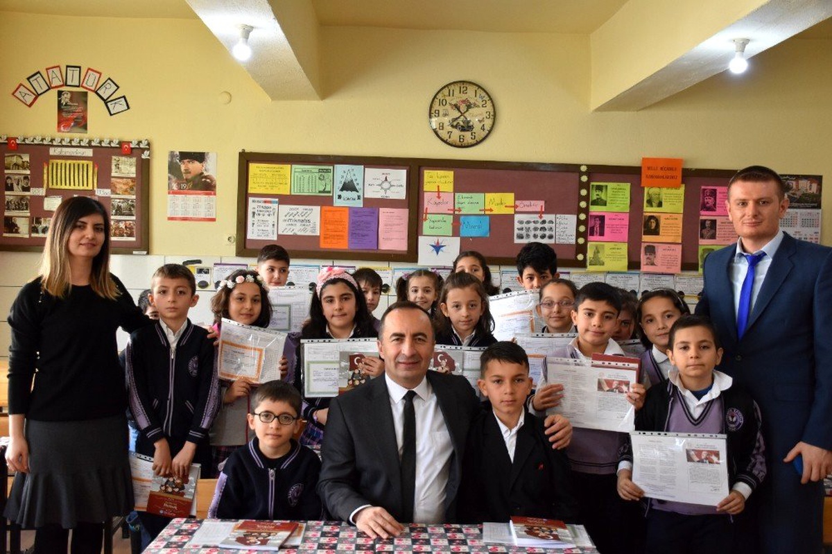 Başkan Ali Sülük öğrencilerin karne heyecanına ortak oldu