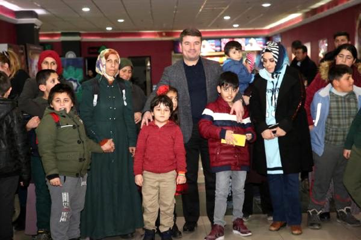 Başkan Dinçer, otizmli çocuklarla film izledi