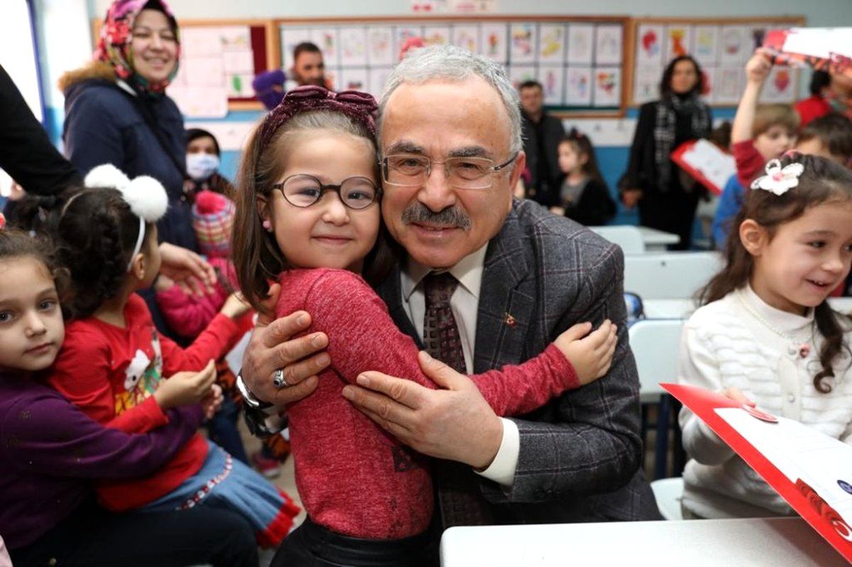 Başkan miniklerin karne sevincine ortak oldu