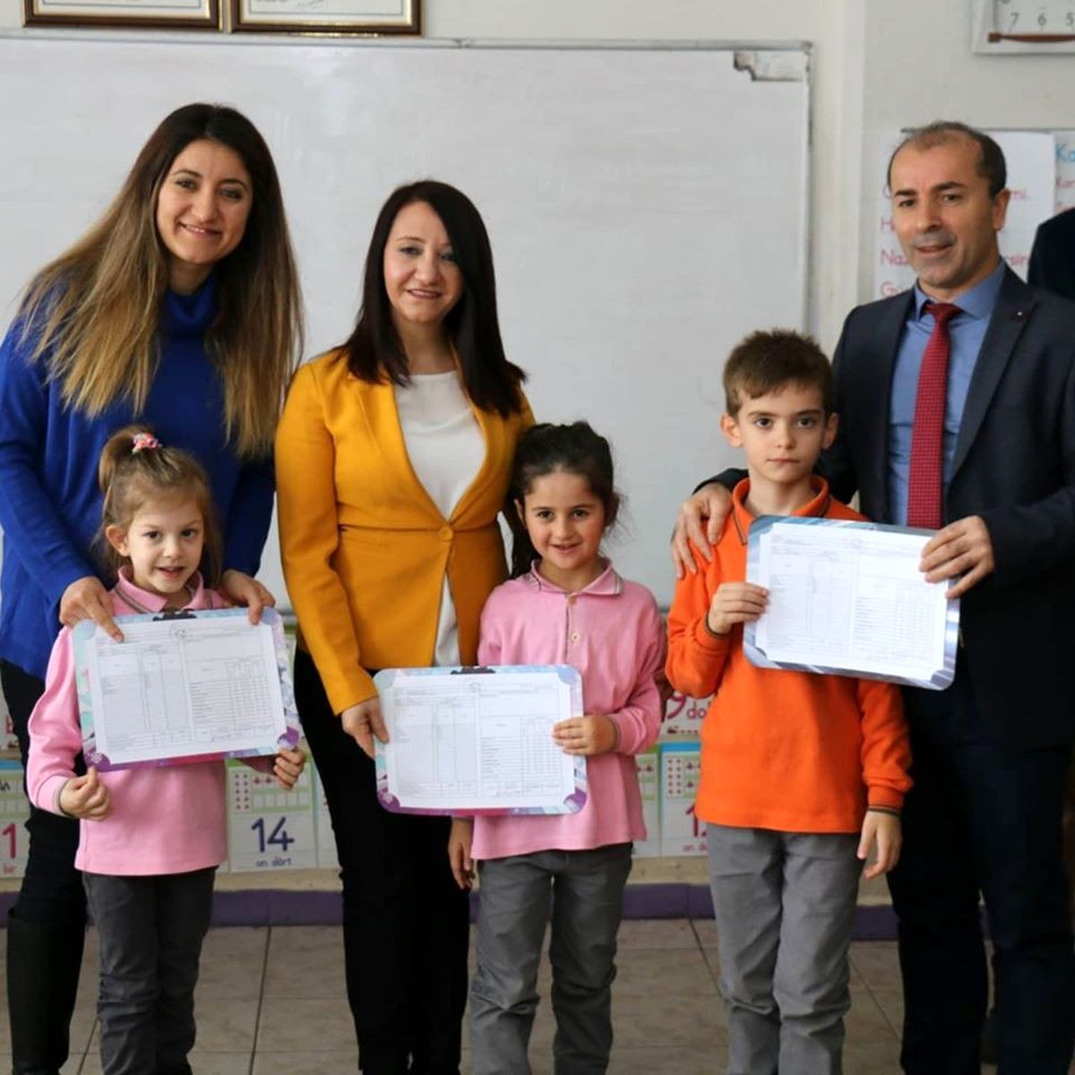 Başkan Tekin, öğrencilerin karne heyecanlarına ortak oldu