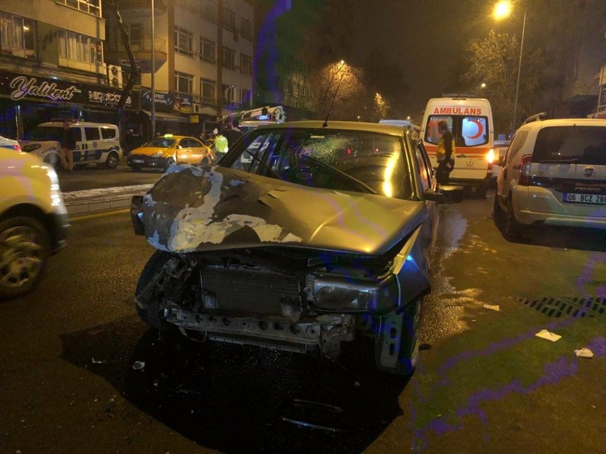 Başkent\'te kar yağışı ve gizli buzlanma kazayı getirdi: 4 yaralı