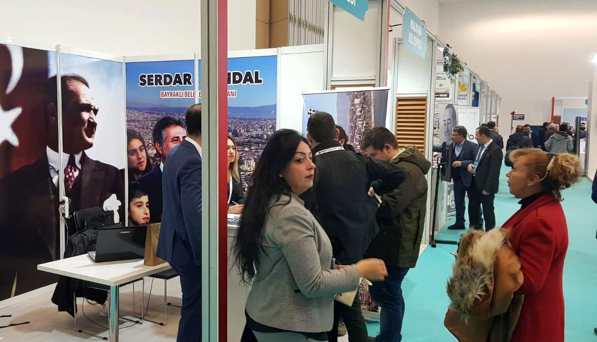 Bayraklı\'nın projeleri Ankara\'da tanıtıldı