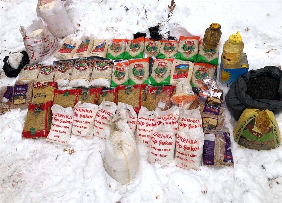 Bitlis\'te PKK\'lı teröristlere ait gıda malzemesi ve silah ele geçirildi