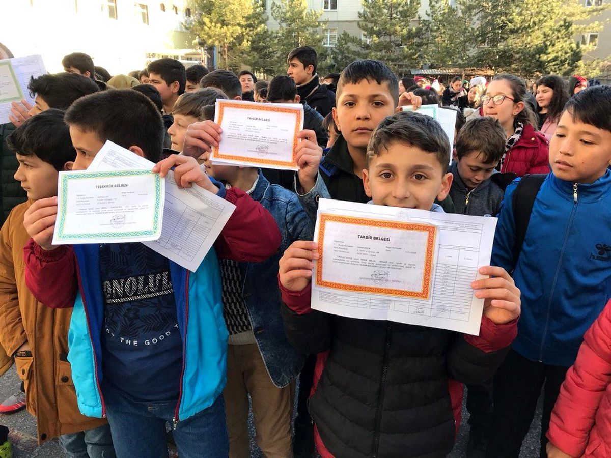 Çocuklarla aile arasına karne notu girmesin