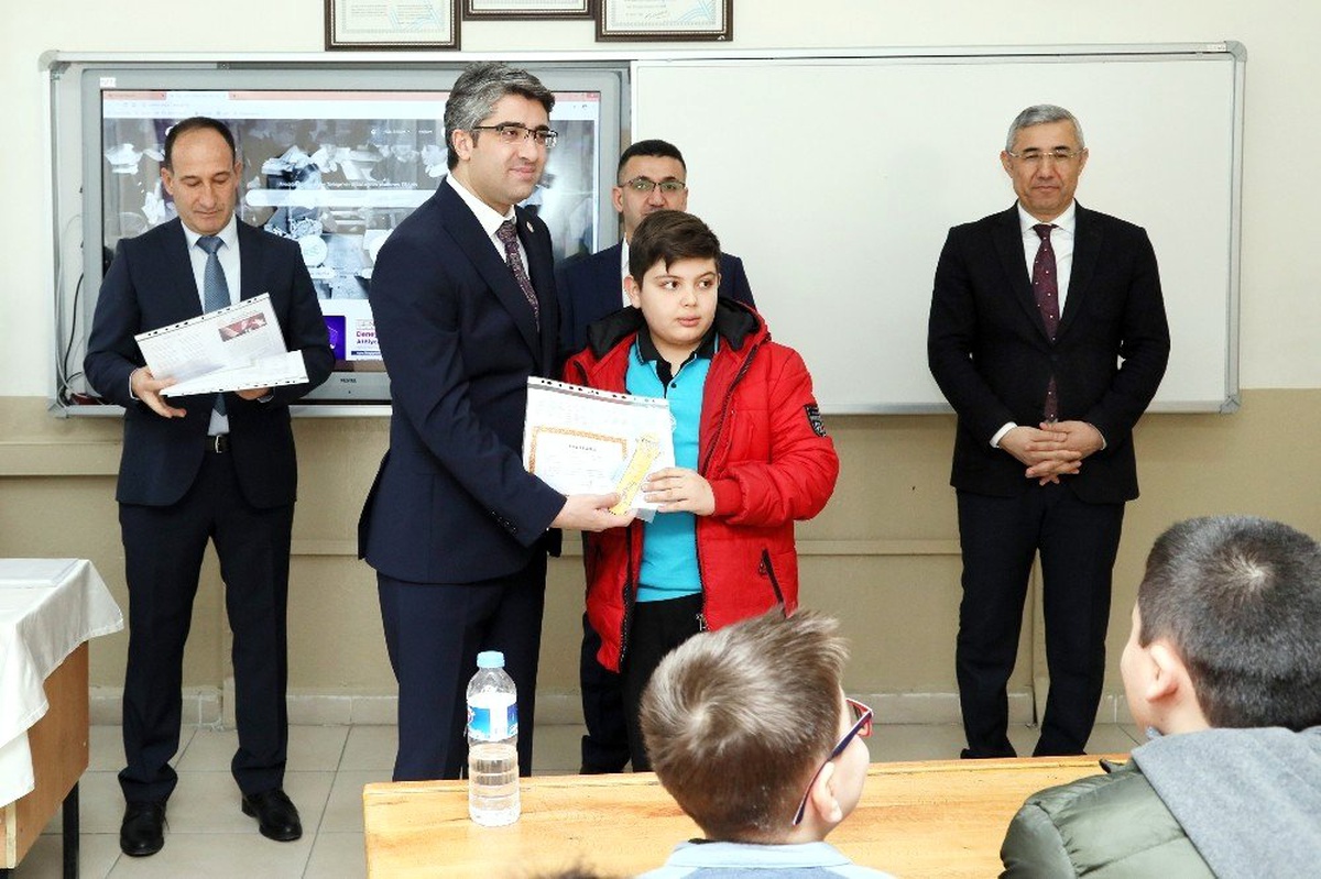 Darende\'de de yarıyıl karneleri dağıtıldı
