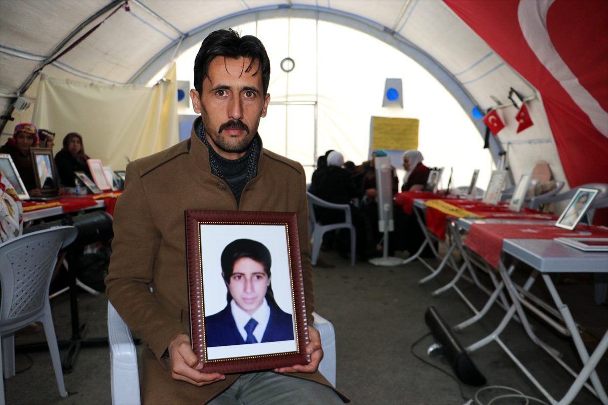 Diyarbakır annelerinin oturma eylemine katılım sürüyor