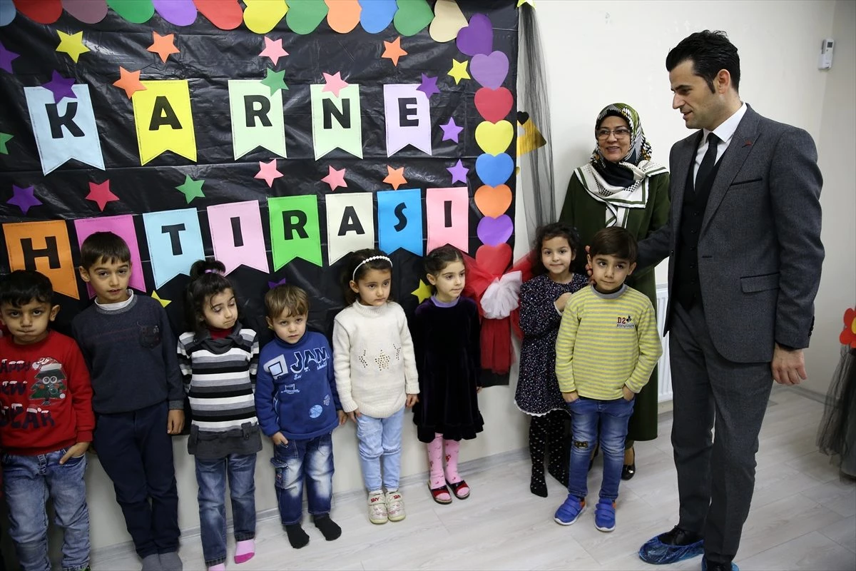 Diyarbakır\'da 4-6 yaş grubu Kur\'an kursu öğrencileri belgelerini aldı