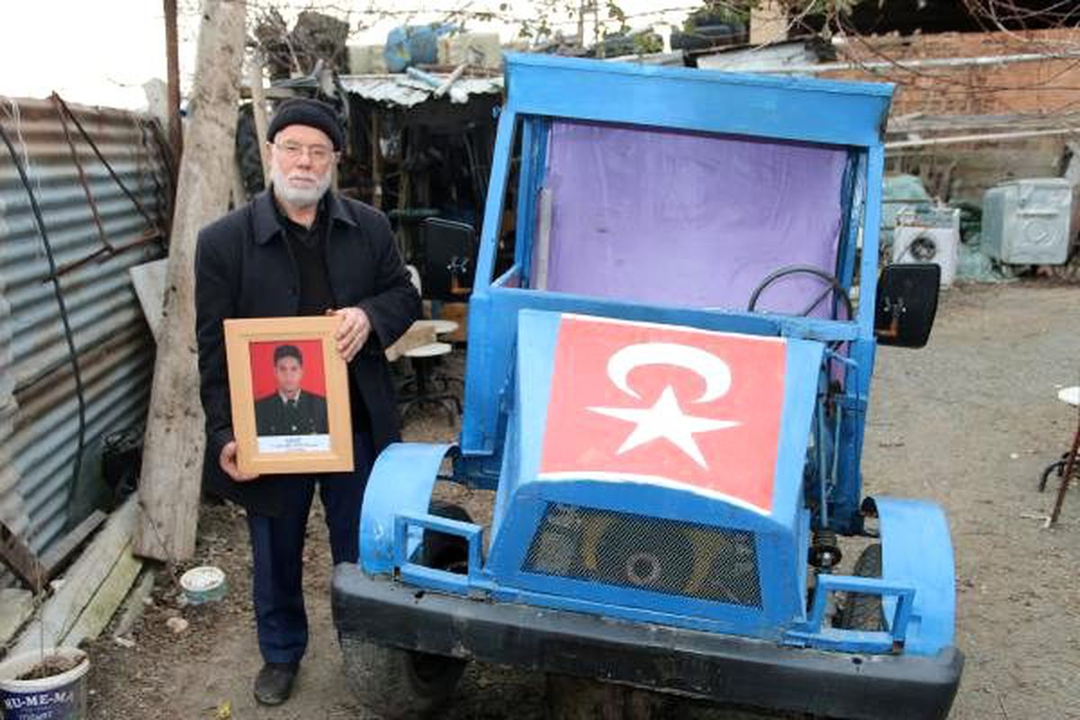 Elazığ\'da şehit babası, mini kamyonet yaptı