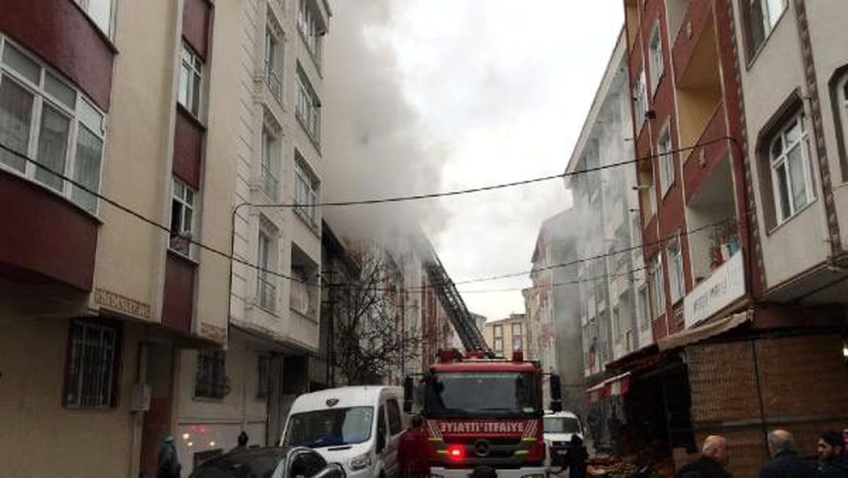 Esenyurt\'ta yangın, mahsur kalanlar kurtarıldı (1)