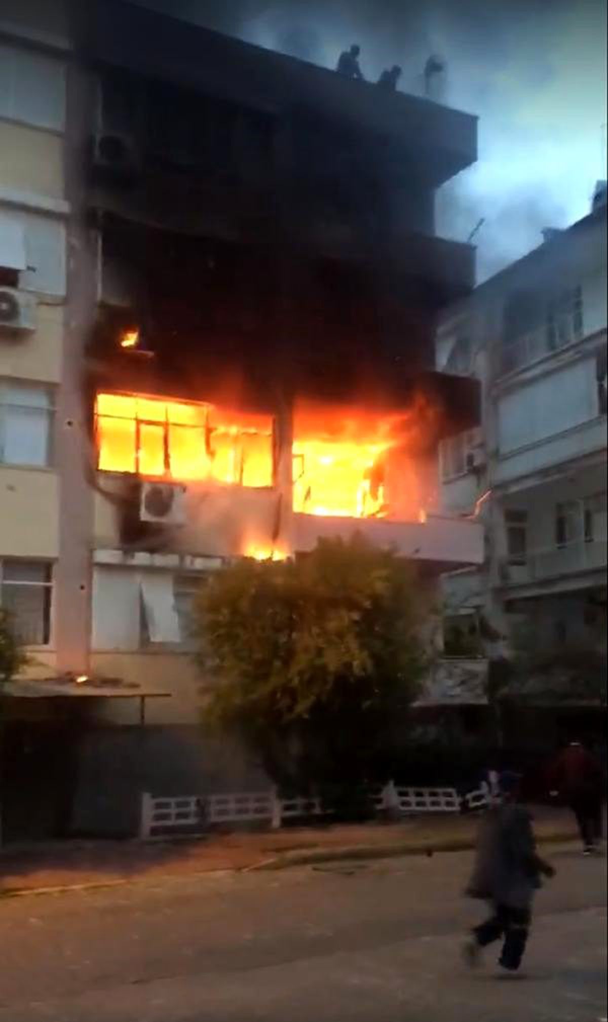 Finike\'de ev yangını