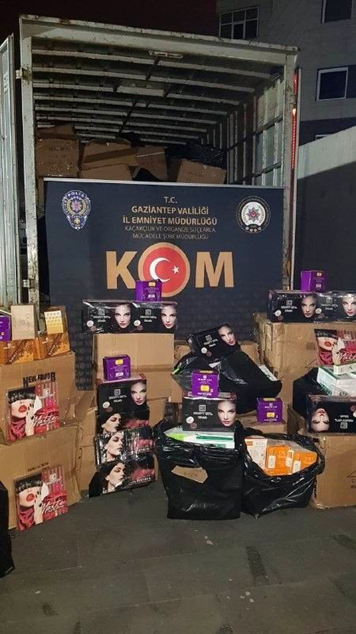 Gaziantep\'te 76 bin kaçak kozmetik ürünü ele geçirildi