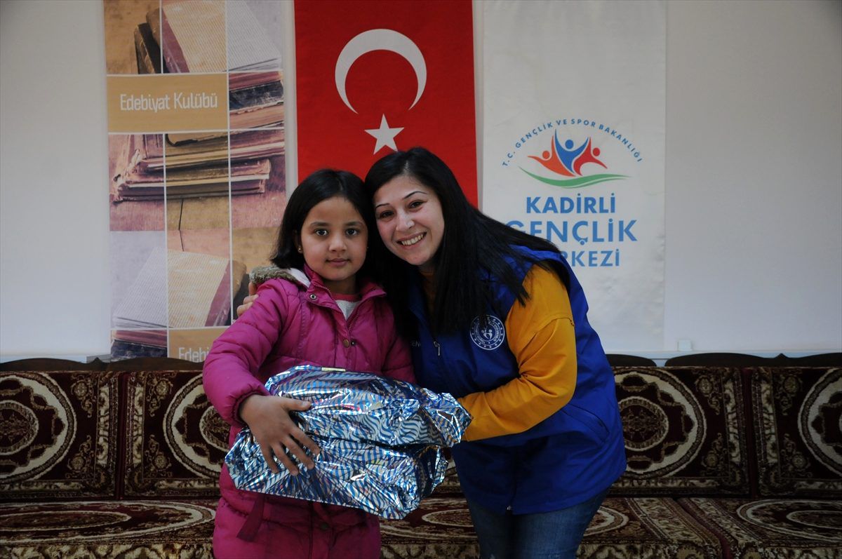 Gençlik Merkezi\'nde öğrencilere sürpriz karne hediyesi