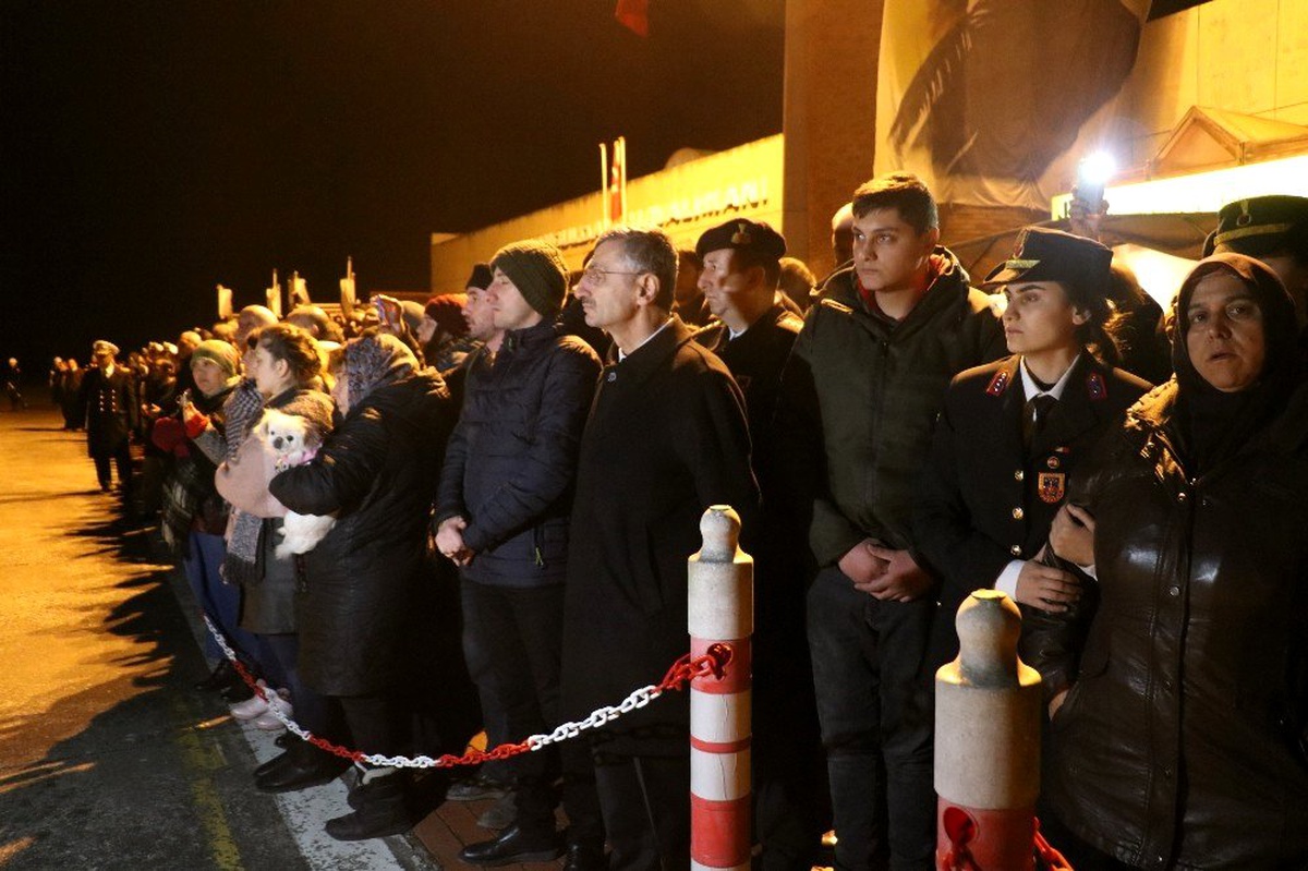 Hakkari şehidinin naaşı memleketi Zonguldak\'a getirildi