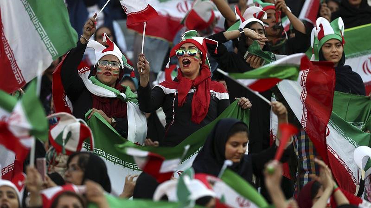 İran\'da uluslararası futbol karşılaşmalarının oynanması yasaklandı