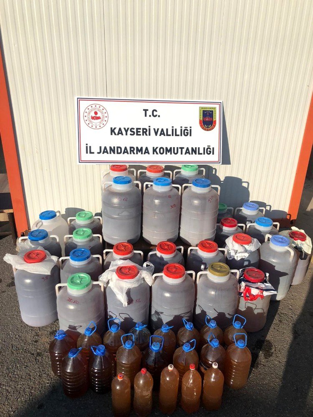 Jandarmadan kaçak şarap operasyonu: 3 gözaltı