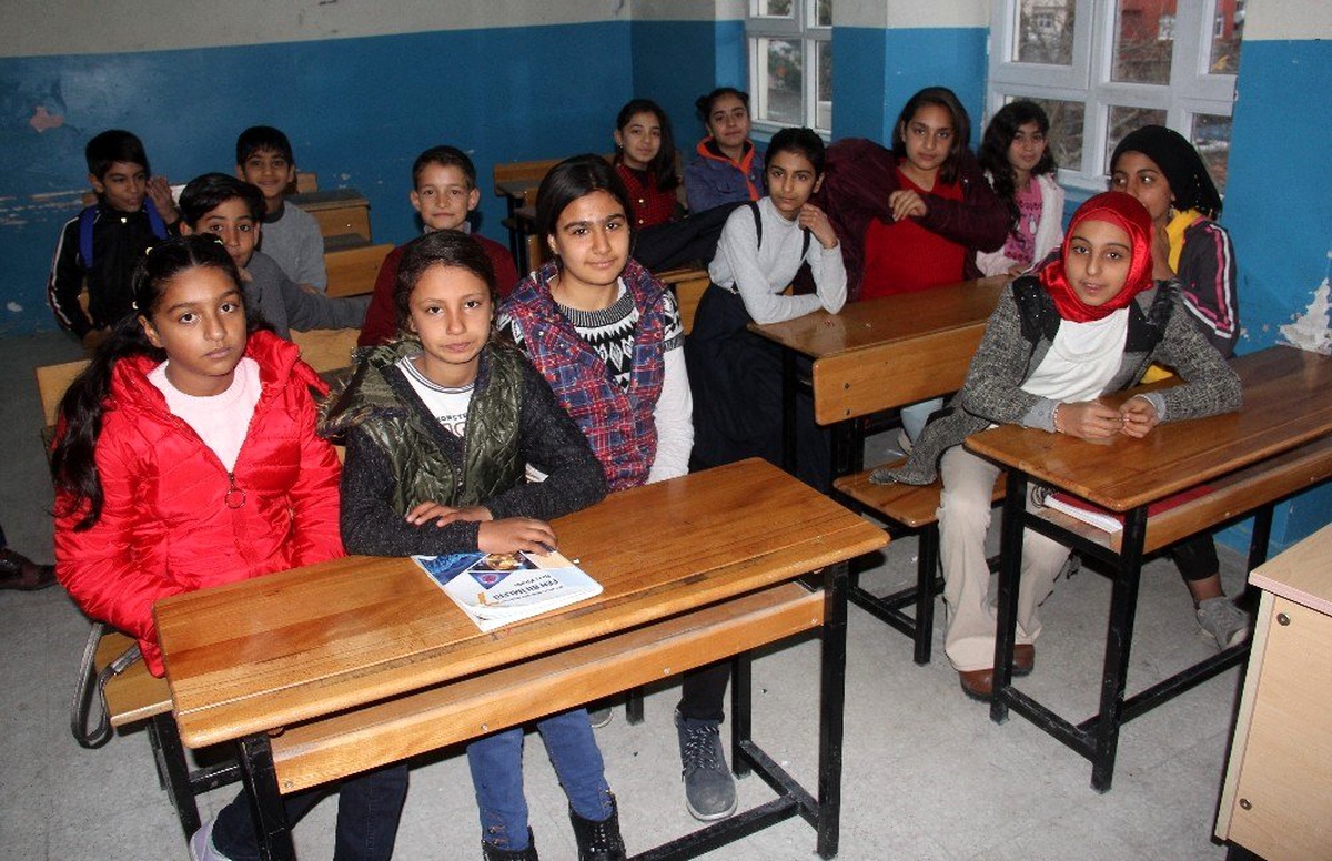 Kardeşi için okulu bıraktı, kazada ölünce yeniden başladı