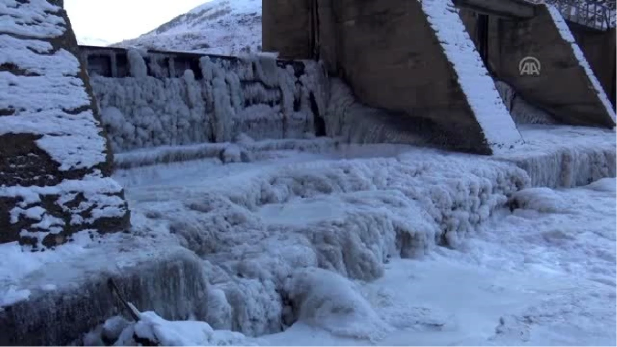 Kars\'taki eski HES baraj gölü yüzeyi dondu
