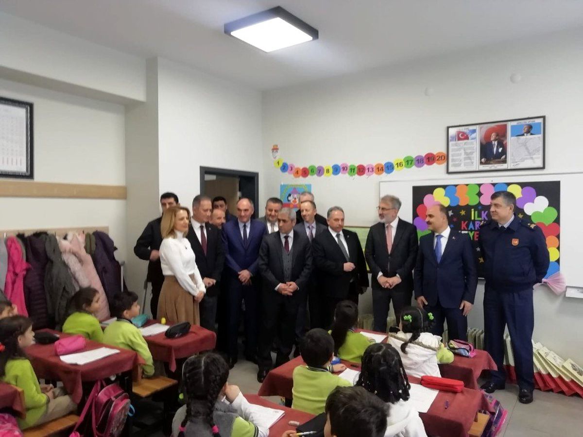 Kayseri\'de 308 bin 35 öğrenci karnelerini aldı