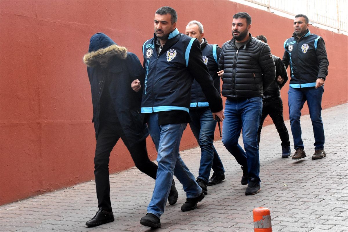 Kayseri\'deki suç örgütü operasyonunda yakalanan 12 şüpheli adliyeye sevk edildi