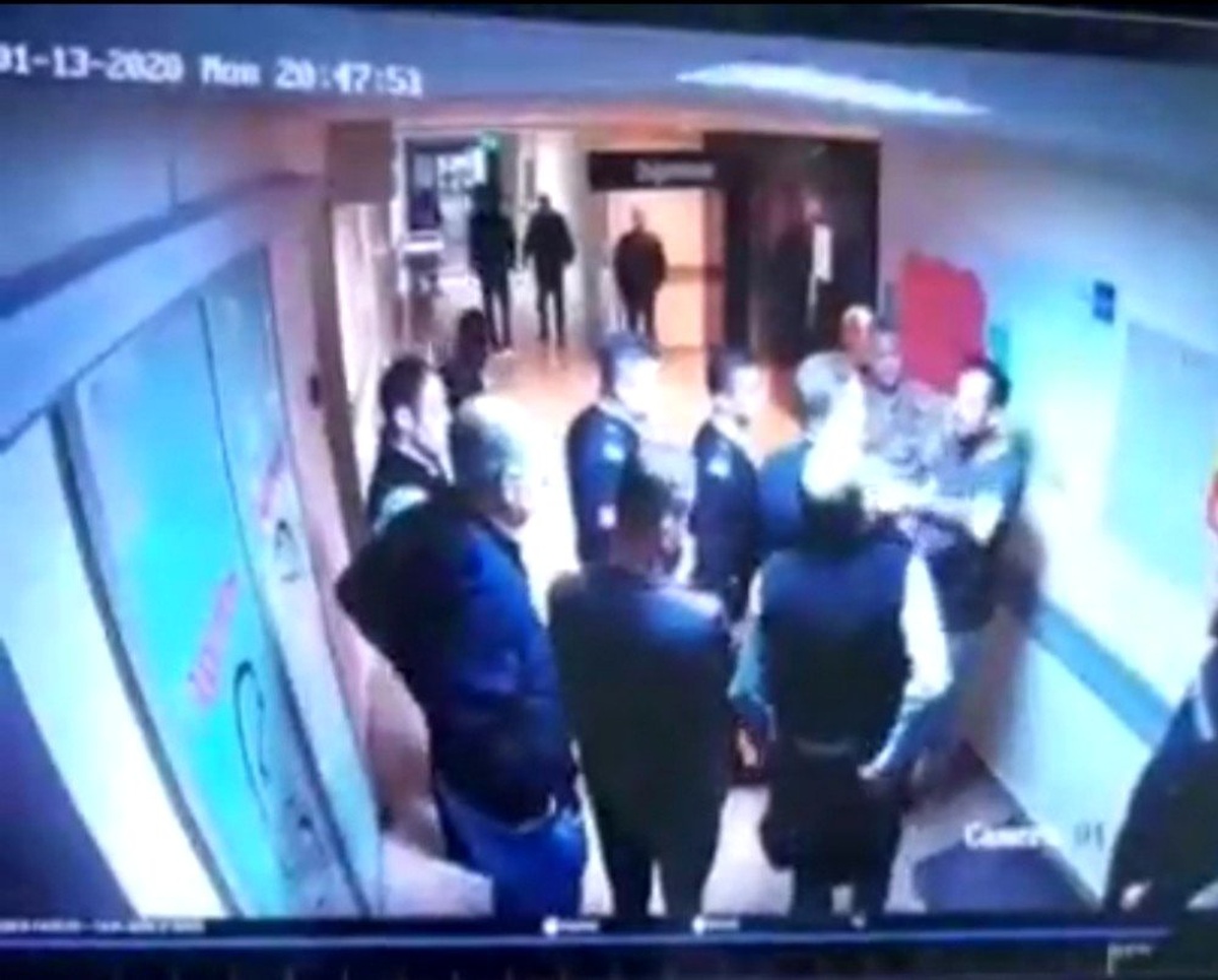 Kırık burunla ameliyat yapan doktora saldırı kamerada