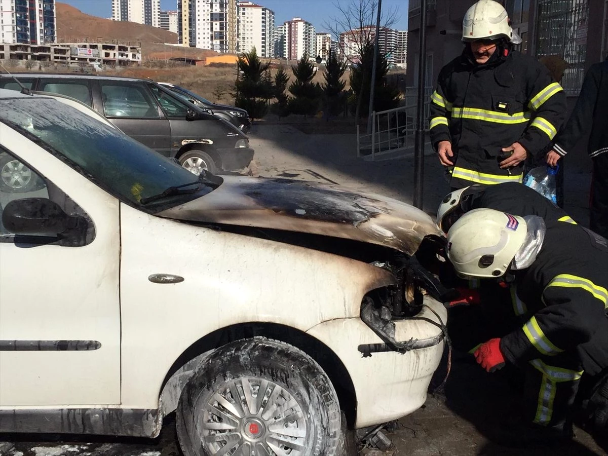 Kırıkkale\'de park halindeki araçta çıkan yangın hasara neden oldu
