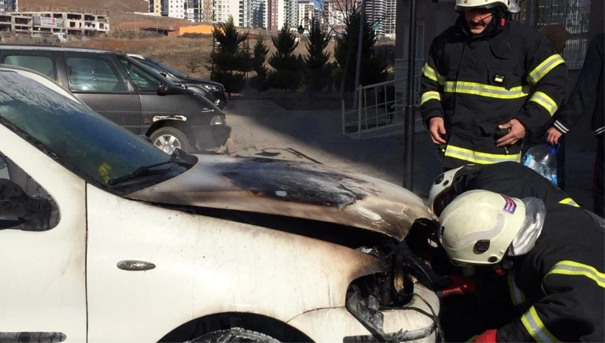 Kırıkkale\'de park halindeki otomobil yandı