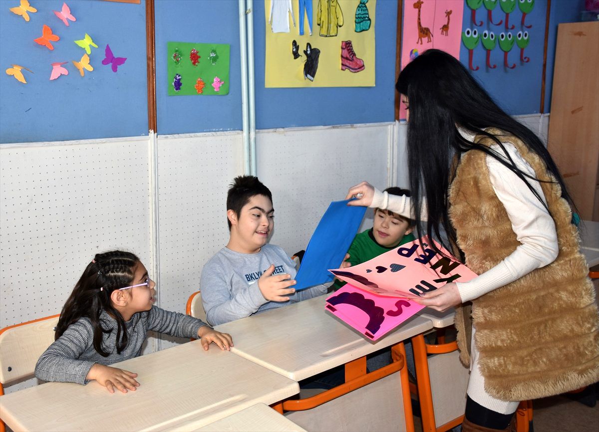 Kırıkkale\'de zihinsel engelli öğrenciler karne heyecanı yaşadı