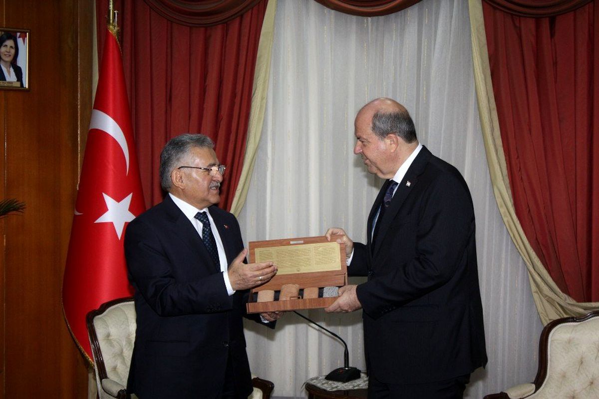 KKTC Başbakanı Tatar, Kayseri Belediye Başkanı Büyükkılıç\'ı kabul etti