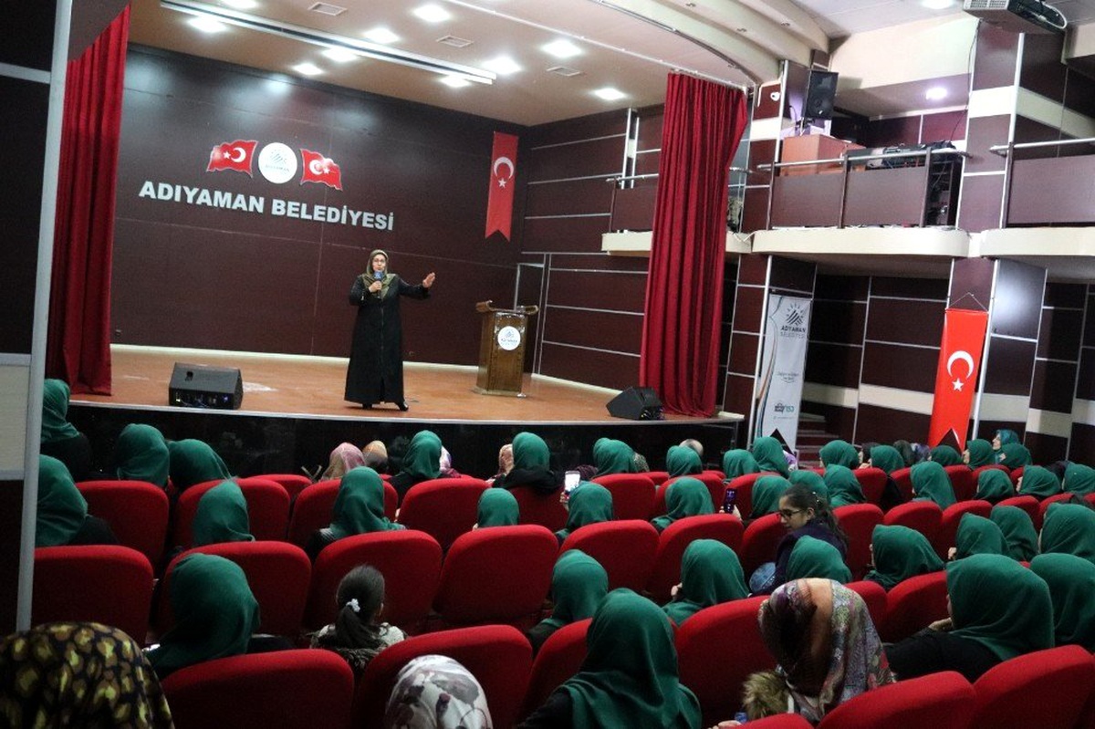 "Kur\'an halkaları kardeşlik" konferansı düzenlendi