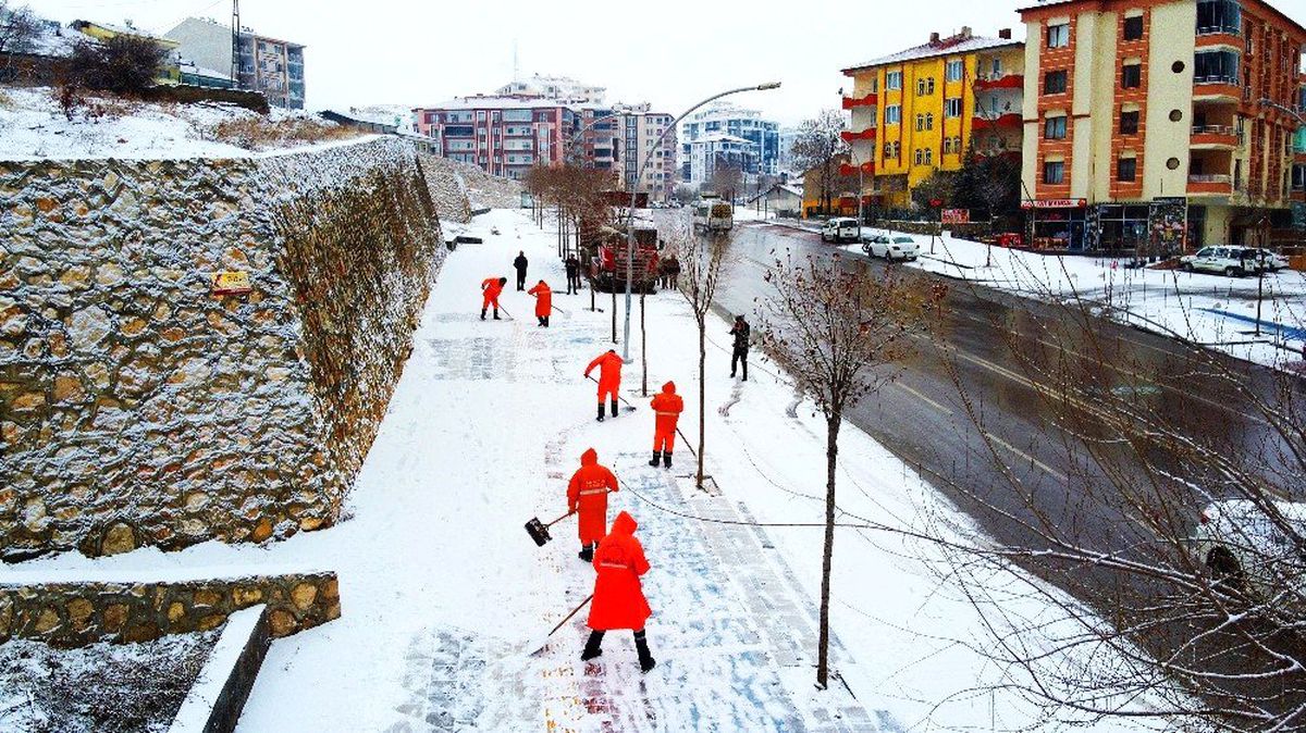 Malatya\'da karla yoğun mücadele