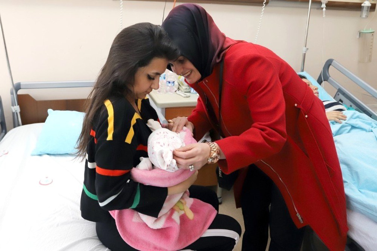 Melek Arı\'dan yeni doğan bebeklere hoş geldin hediyesi