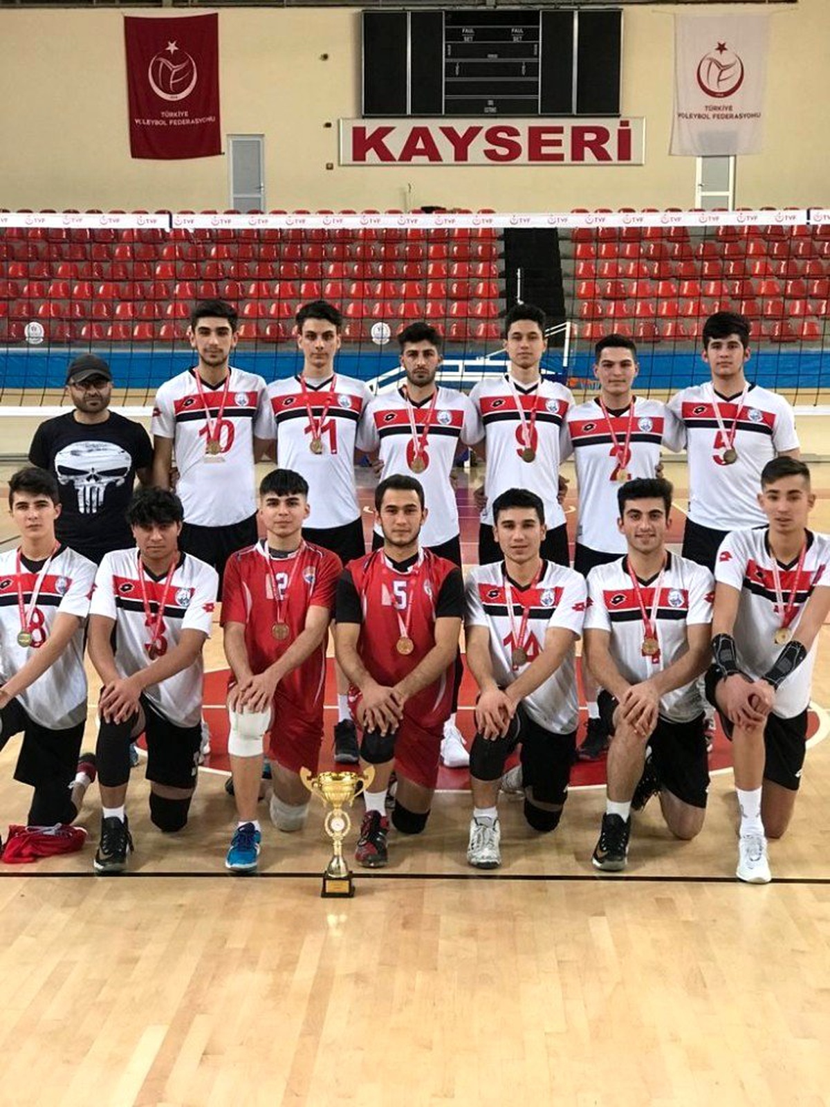 Melikgazi Belediyespor Voleybol Takımı Türkiye Grup Müsabakası Yolunda
