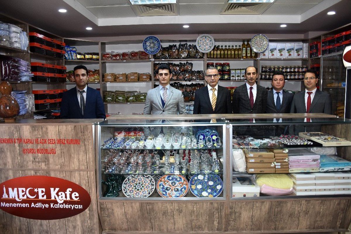 Menemen\'deki sosyal markette mahkumların ürettikleri ürünler satılıyor