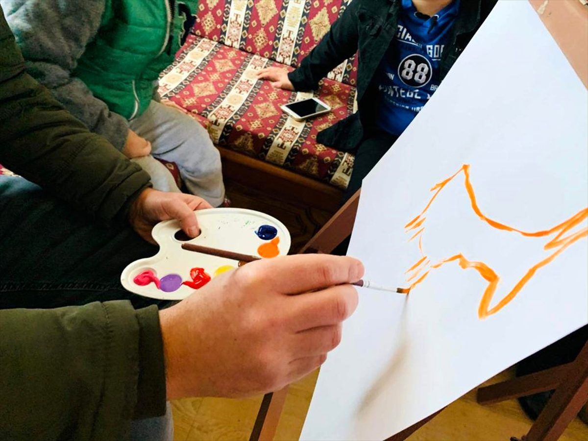 Minik öğrenciler atölyede ebeveynleriyle resim yaptı