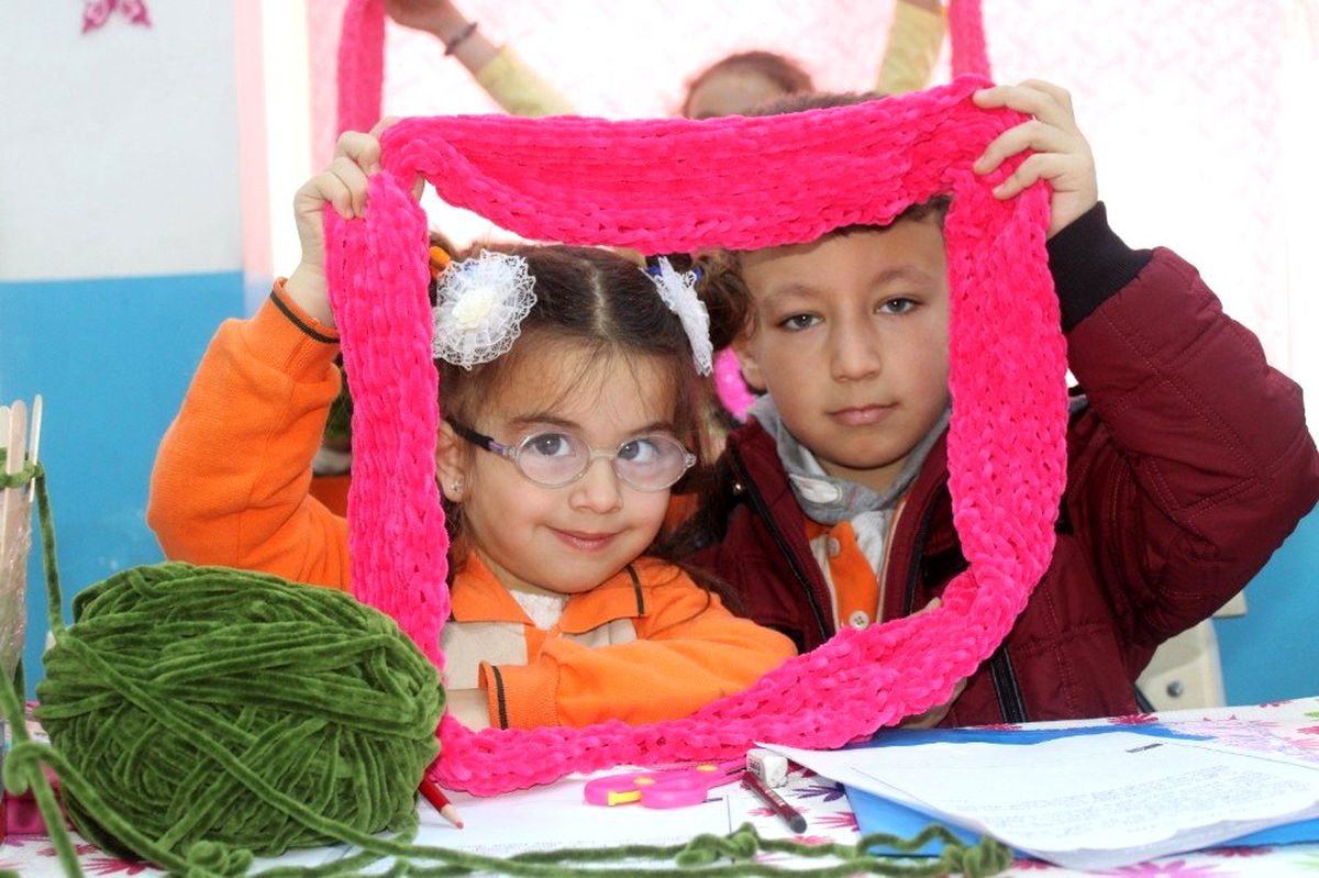 Minikler yürekleri ilmek ilmek ısıttı