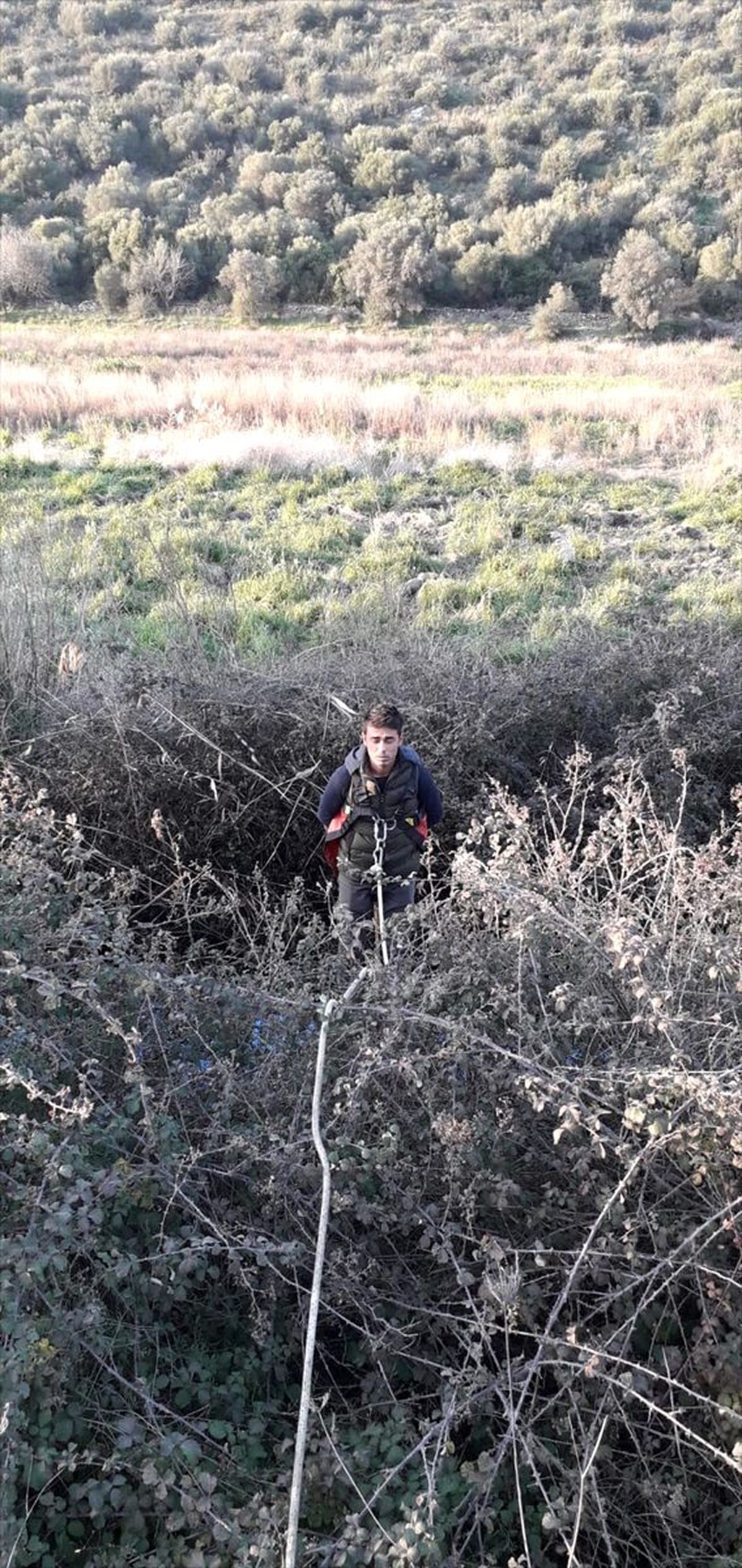 Muğla\'da kanala devrilen minibüsün sürücüsünü itfaiye kurtardı