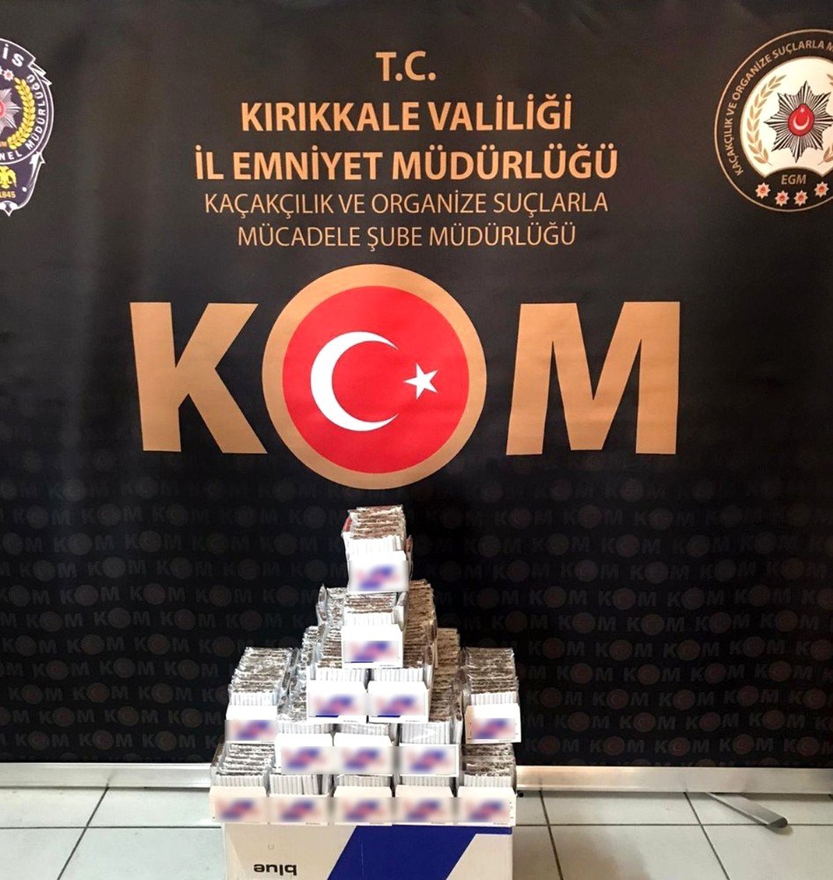 Otomobilin bagajında 375 paket makaron ele geçirildi