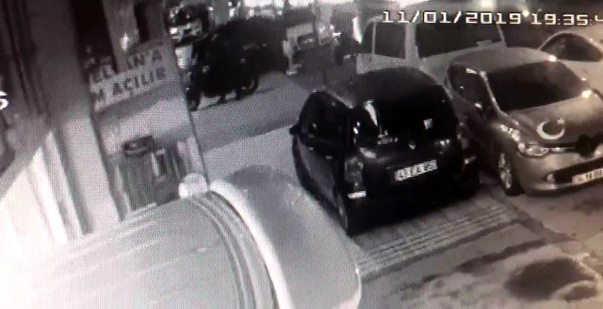 (Özel) İstanbul\'da "pes" dedirten motosiklet hırsızlığı kamerada