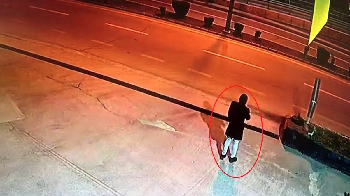 Polisin kendini vurma anı kamerada