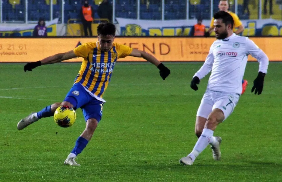 Süper Lig: MKE Ankaragücü: 0 - İttifak Holding Konyaspor: 0 (İlk yarı)