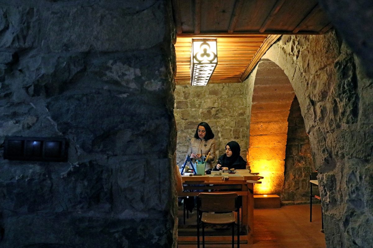 Tarihi konağın mahzeni üniversitenin obje tasarım sınıfı oldu