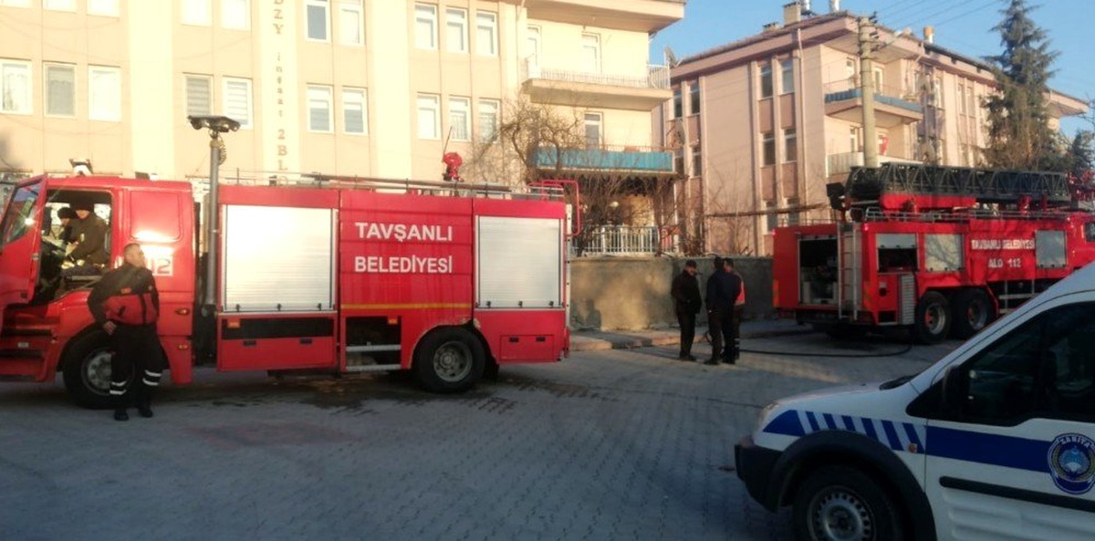 Tavşanlı\'da bir evin mutfağında çıkan yangın büyümeden söndürüldü