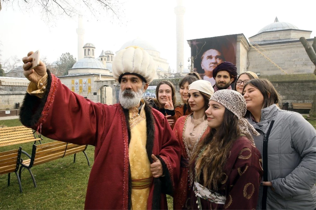 Trakya Üniversitesi Sultan 2. Bayezid Külliyesinden "Müzede selfie günü"ne özel konsept