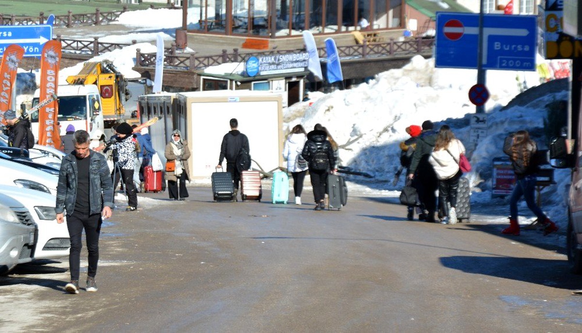 Yarı yıl tatili başladı, ancak Uludağ\'a ilk gün ilgi az