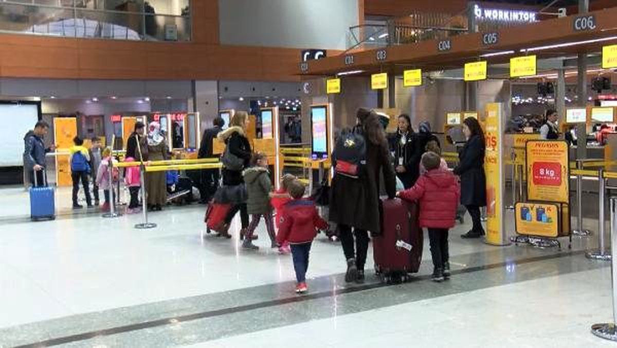 Yarıyıl tatili için Sabiha Gökçen Havalimanı\'na akın ettiler