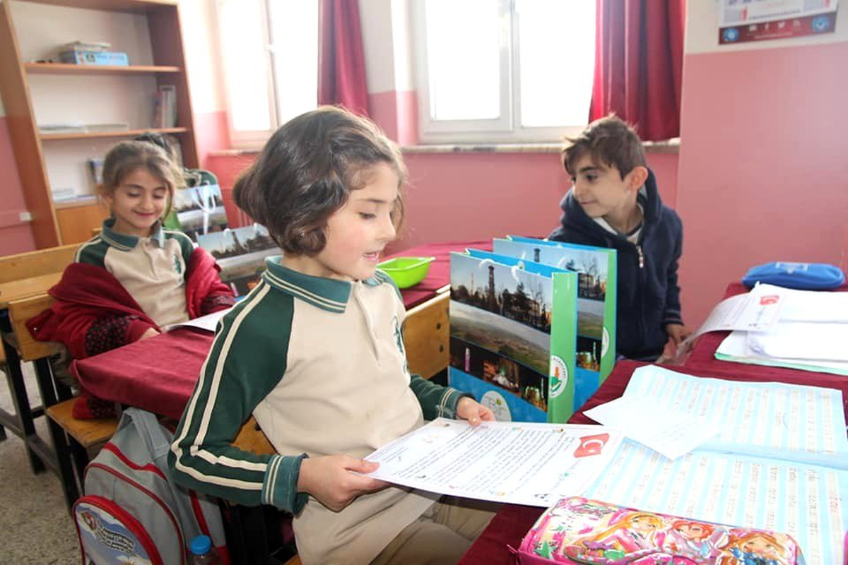 Yarıyıl tatilinde belediyeden miniklere okuma seti