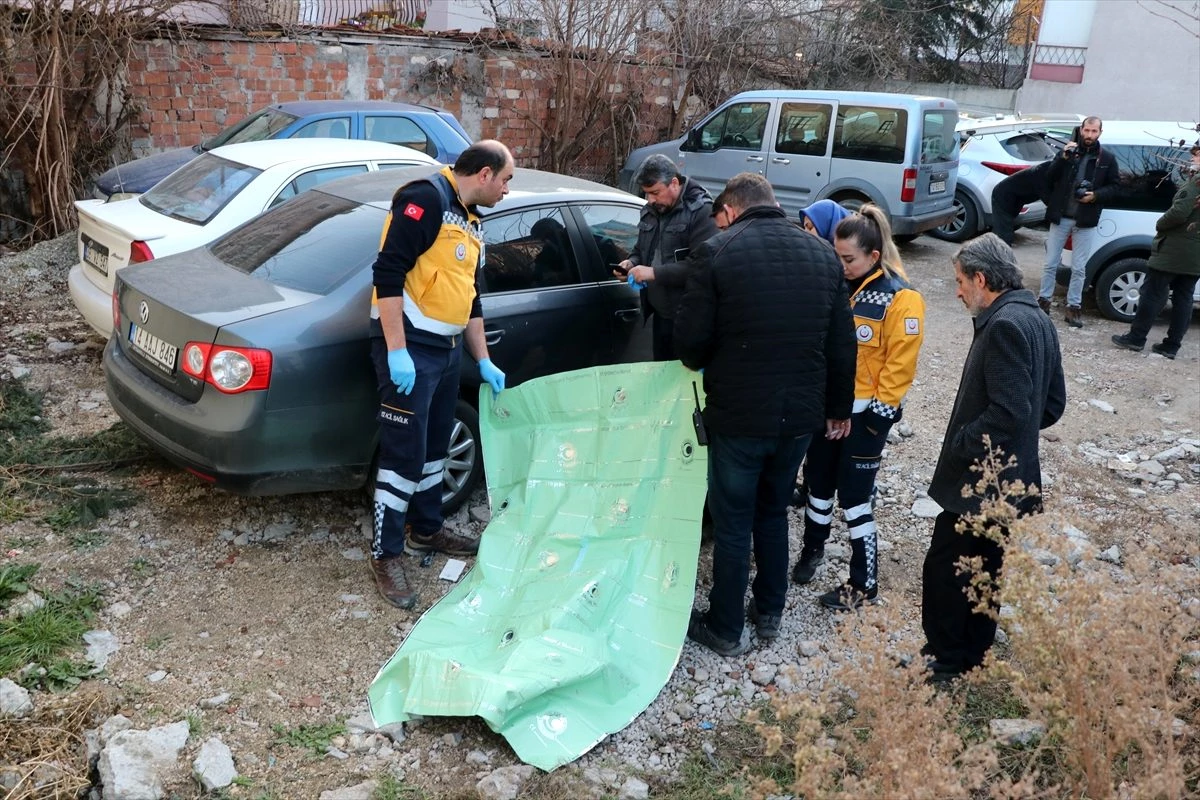 Yaşlı adam otopark olarak kullanılan arsada ölü bulundu