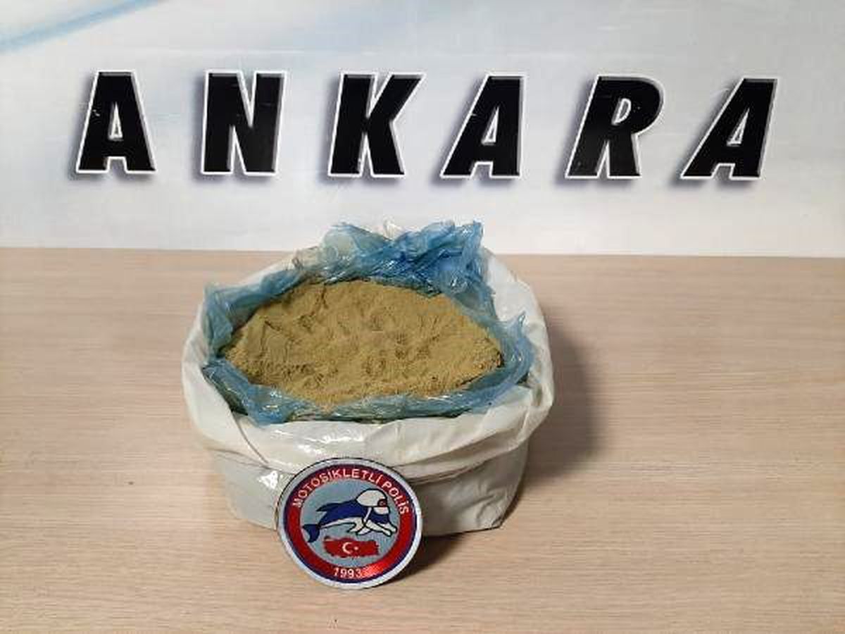 Ankara\'daki asayiş denetimlerinde 2200 gram uyuşturucu ve 45 tarihi eser ele geçirildi
